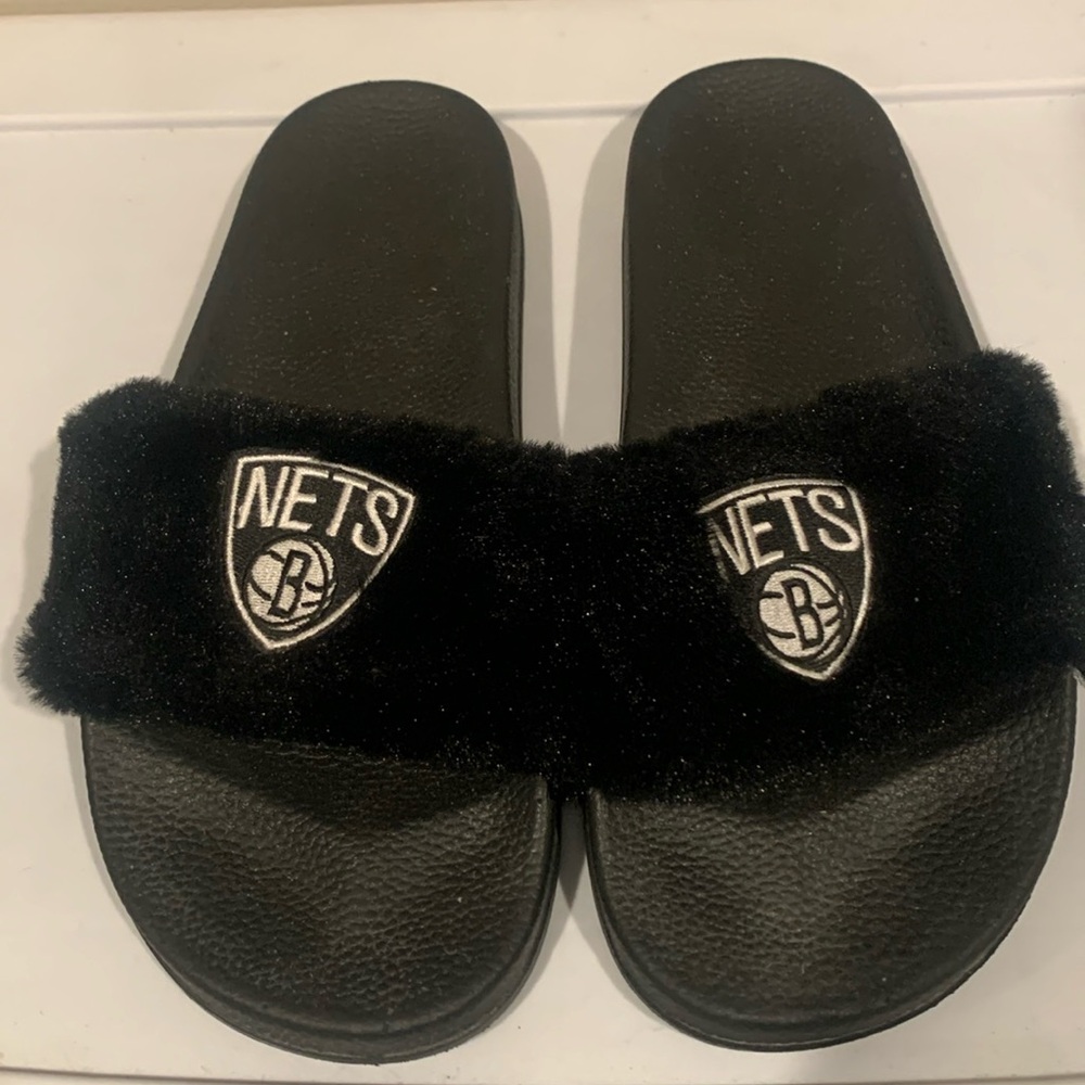 🖤🩶NBA Brooklyn Nets Fuzzy Slides🩶🖤